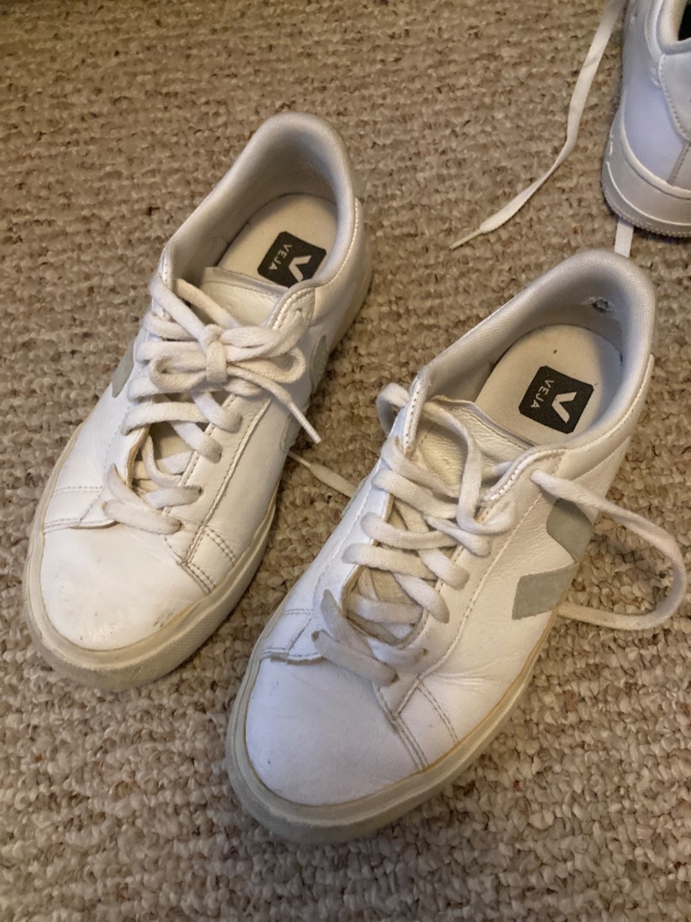 Cute womens 8 Veja genuine leather sneakers - Picture 6 of 6